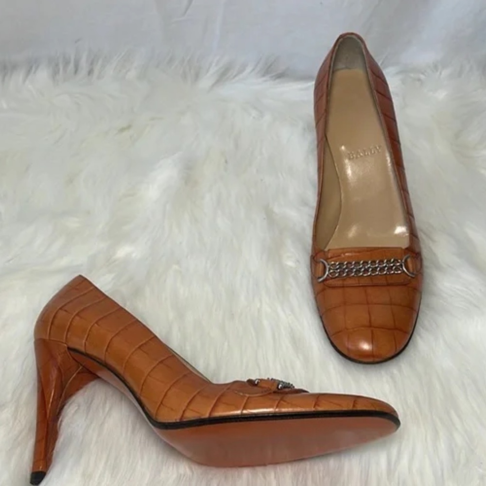 Bally Cognac Leather Croc Heels Sz 37/US 6.5